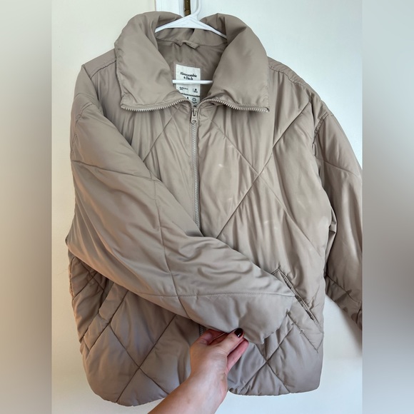 Abercrombie & Fitch neutral puffer jacket - Picture 3 of 8